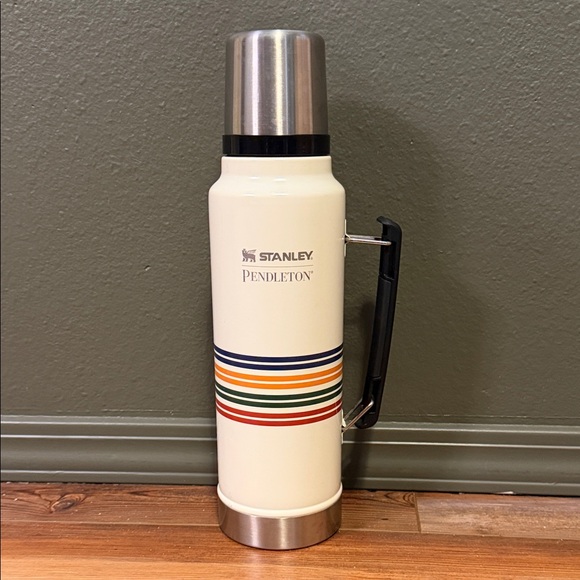Stanley X Pendleton Cream/White Striped Vacuum Thermos with Handle 1.5 qt - Picture 2 of 10